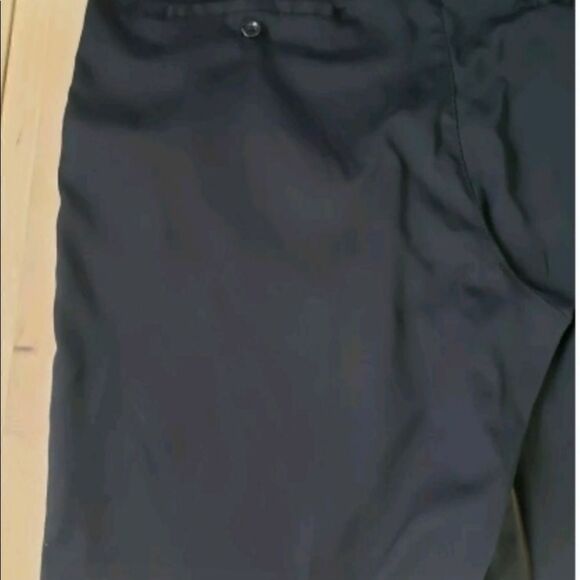 Greg Norman Men Black Solid Golf Shorts 42 Flat Front pockets - Picture 7 of 11